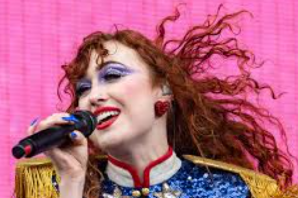 Review Makna Lagu Pink Pony Club: Keberanian Hidup Otentik