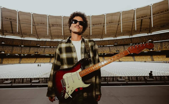 Review Makna Lagu Panini: Diperhatikan Terus-Menerus