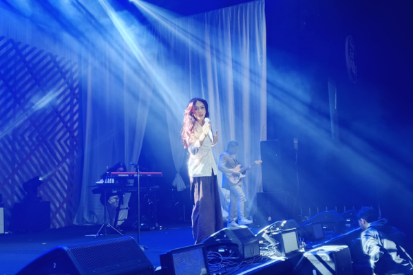 Rahmania Astrini Tampil Memukau di Panggung Konser Tunggal