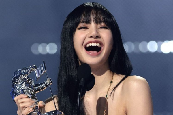 Berita Musik LISA Meluncurkan Label Global LLOUD Terbaru
