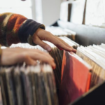 Berita Musik Kebangkitan Vinyl Kembali Populer di Era Digital