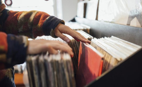 Berita Musik Kebangkitan Vinyl Kembali Populer di Era Digital